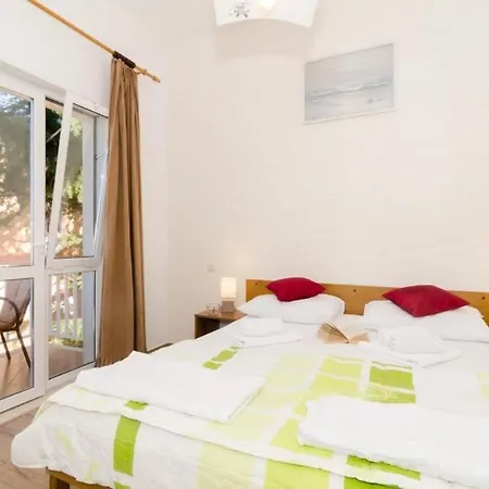 Senjo - Studio With Balcony With Side Sea View 아파트 챠브타트
