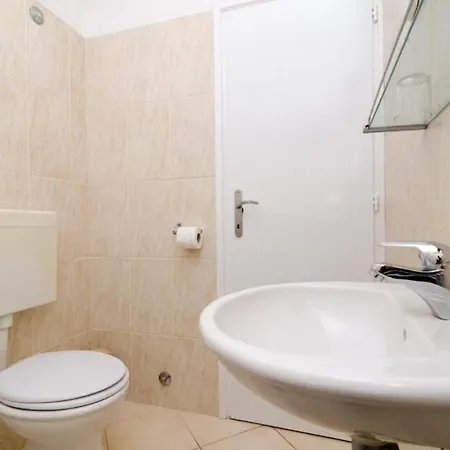 Senjo - Studio With Balcony With Side Sea View 아파트 챠브타트