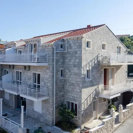 Senjo - Studio With Balcony With Side Sea View * 챠브타트